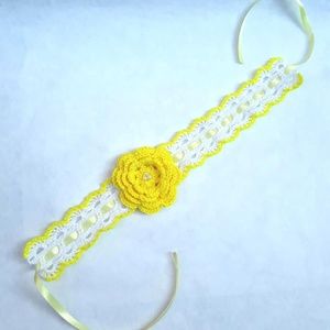 Beautiful Crochet adjustable baby/toddler headband
